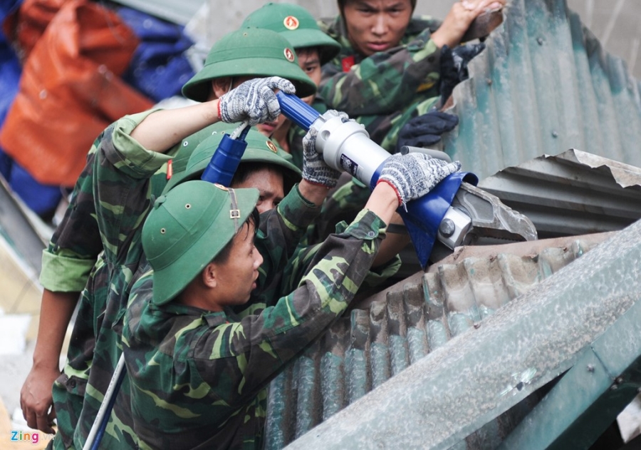 8 gio giai cuu nan nhan vu sap nha o trung tam Ha Noi hinh anh 8