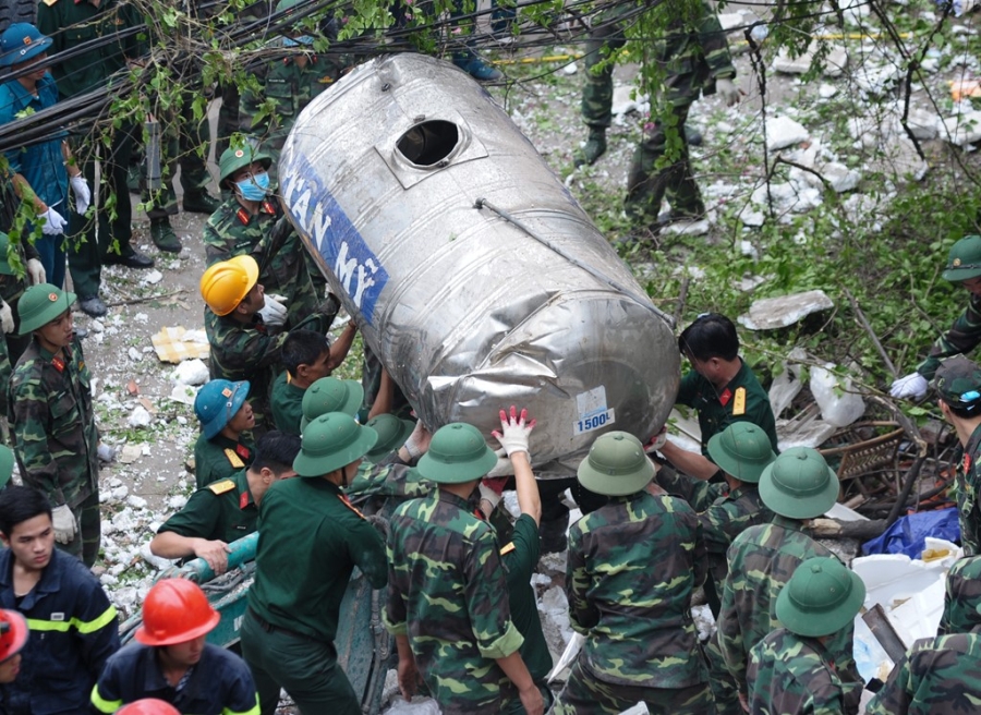 8 gio giai cuu nan nhan vu sap nha o trung tam Ha Noi hinh anh 11