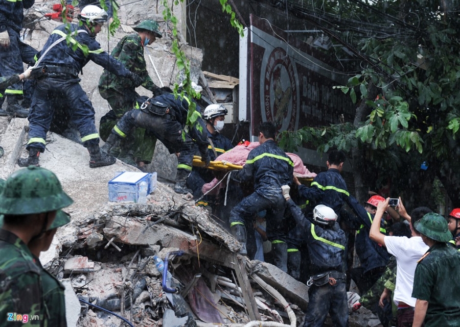 8 gio giai cuu nan nhan vu sap nha o trung tam Ha Noi hinh anh 13