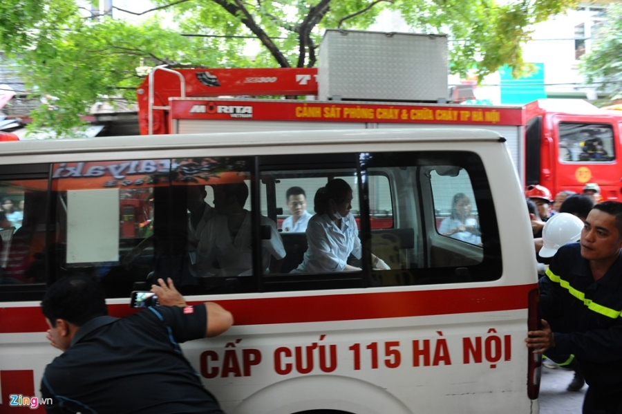 8 gio giai cuu nan nhan vu sap nha o trung tam Ha Noi hinh anh 15