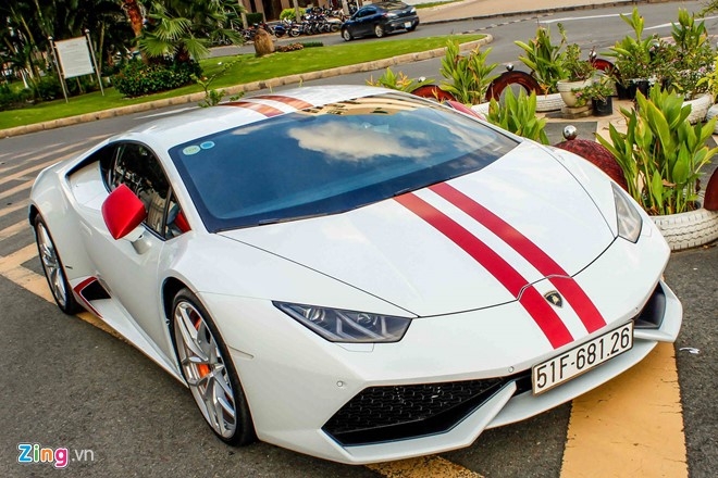 Hai chiec Huracan chinh hang dao pho Sai Gon hinh anh 3