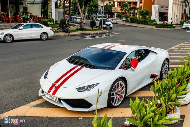 Hai chiec Huracan chinh hang dao pho Sai Gon hinh anh 4