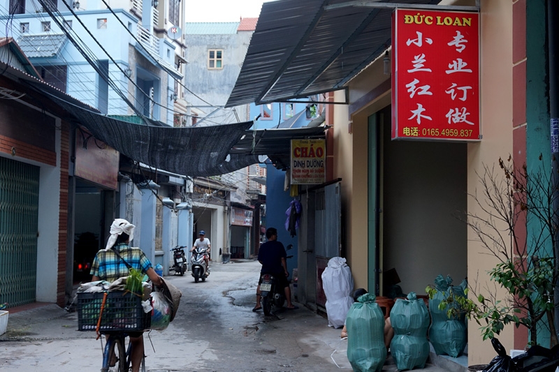 Biển hiệu tiếng Trung, phố Tàu, Từ Sơn, Đồng Kỵ, Phù Khê, Bắc Ninh