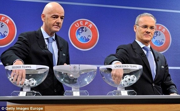 17h00 ngày 5/8, Lễ bốc thăm chia cặp vòng play-off Champions League 2016/17.