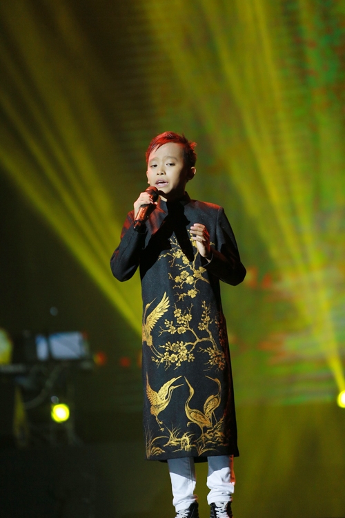 ho-van-cuong-duoc-ham-mo-cuong-nhiet-khi-lan-dau-di-dien-7