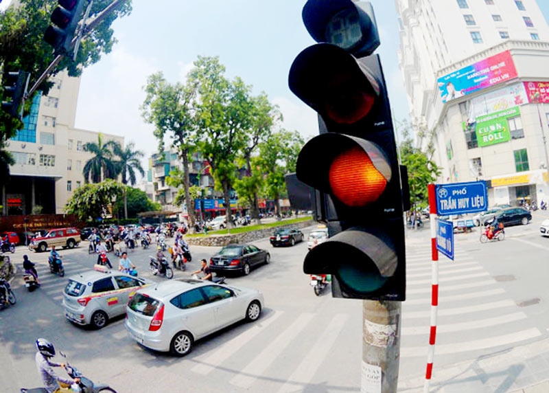 pho vu truong vu atgt ly giai su can thiet cua den vang hinh anh 2