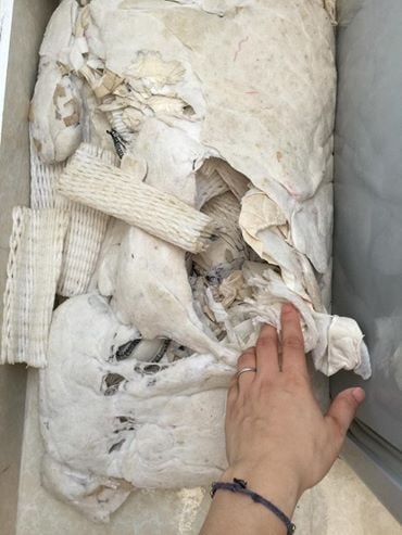Phát hoảng với ruột gối “toàn rác là rác”