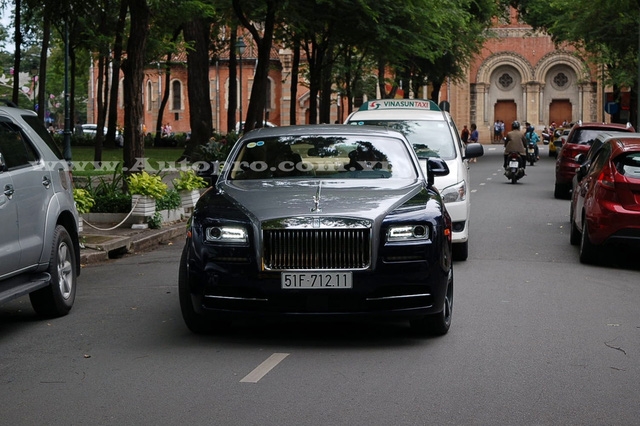  Bên cạnh 5 chiếc siêu xe mua theo mùa, đây là chiếc xe siêu sang duy nhất mà Phan Thành thu nạp vào garage triệu đô của mình trong vòng một năm trở lại đây. 