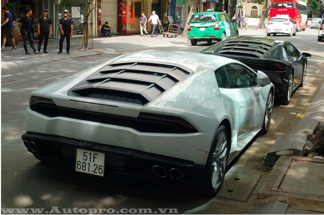  Tại thị trường Việt Nam, siêu xe Huracan được chào bán chính hãng với giá 15 tỷ Đồng. 
