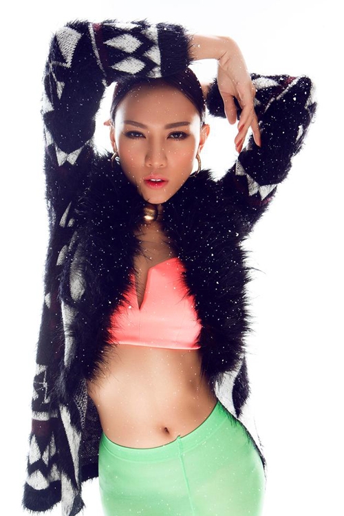 Diệu Huyền khoe ảnh gợi cảm sau sinh con