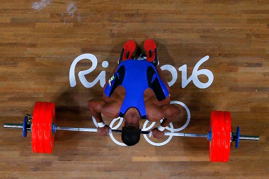 Nha vo dich Olympic khoc nuc no, coi giay giai nghe hinh anh 4