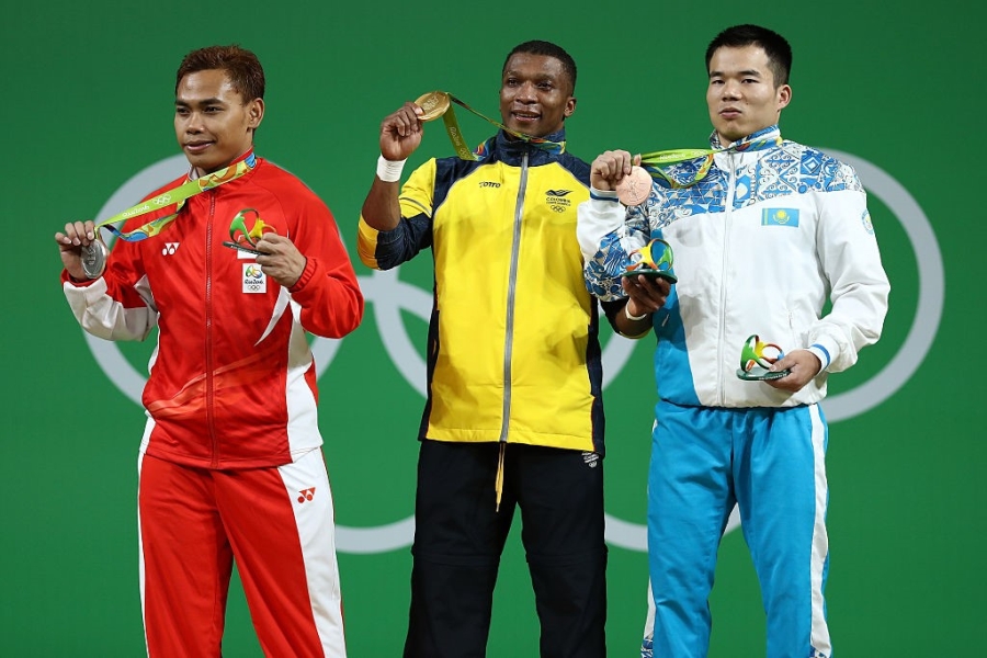Nha vo dich Olympic khoc nuc no, coi giay giai nghe hinh anh 9