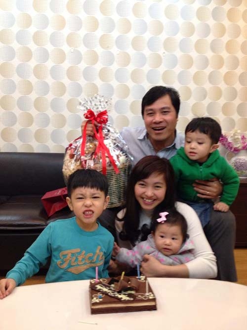 nhung ba me 4 con van dep man ma cua showbiz - 7