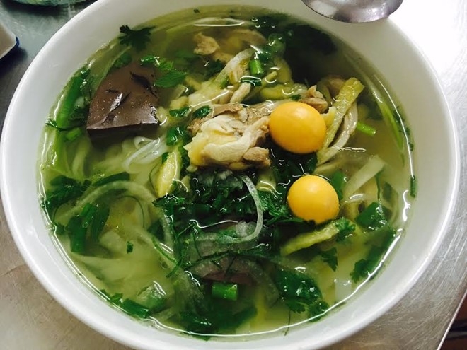Quán phở gà siêu đắt khách, 3 giờ bán 500 bát tại Hà Nội hình ảnh 2 Quan pho ga sieu dat khach, 3 gio ban 500 bat tai Ha Noi hinh anh 2