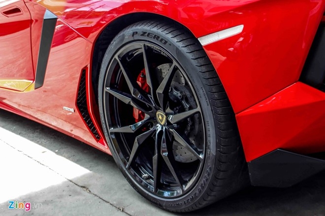 Sieu xe Aventador Roadster di do xang o Sai Gon hinh anh 6