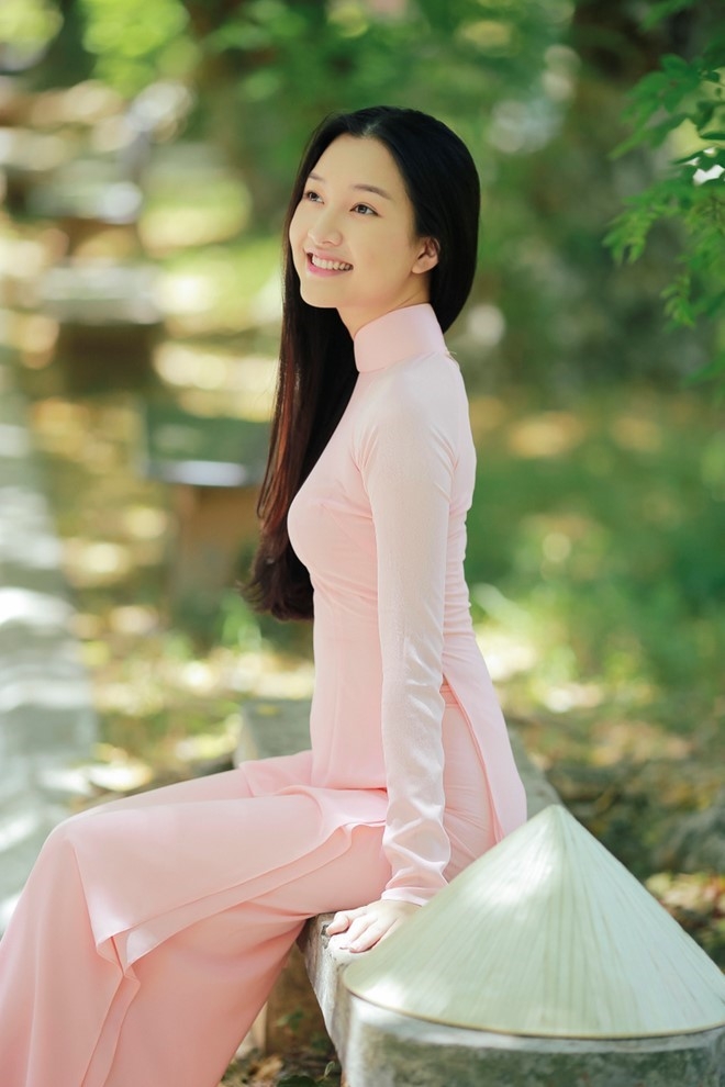 Ung vien sang gia Hoa hau VN bi to thi chui, gia mao chu ky hinh anh 2