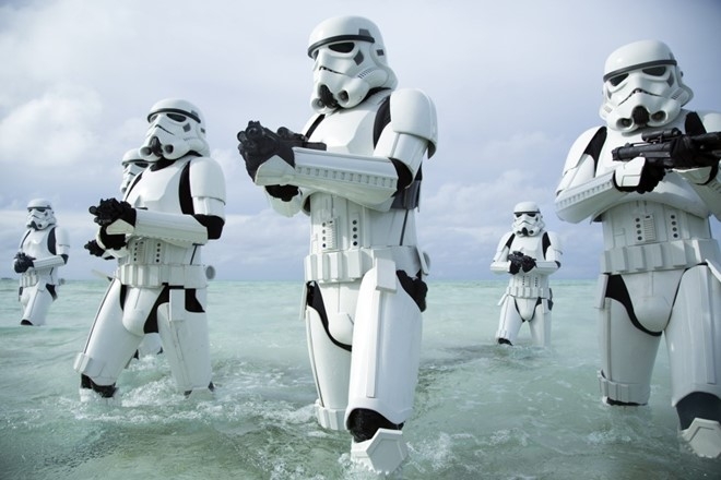 Chan Tu Dan dau vo chuyen nghiep du mu loa trong 'Star Wars' hinh anh 10