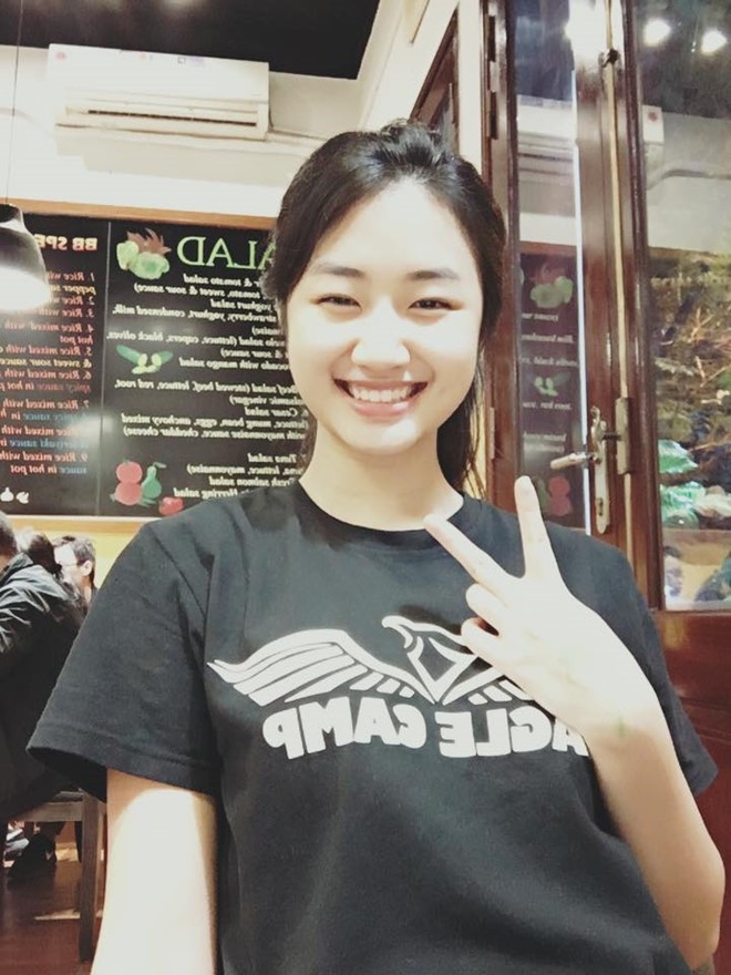 Hoa hau Thu Ngan va gia dinh 8 anh chi em hinh anh 1