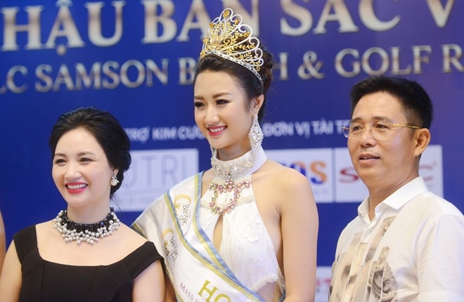 Hoa hau Thu Ngan va gia dinh 8 anh chi em hinh anh 3