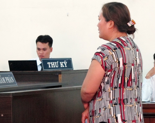 nguoi-to-thu-ky-tand-tp-hcm-chay-an-bi-tang-hinh-phat