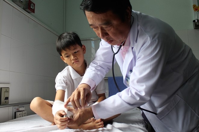 Ran luc duoi do xuat hien can nguoi o mien Tay hinh anh 1