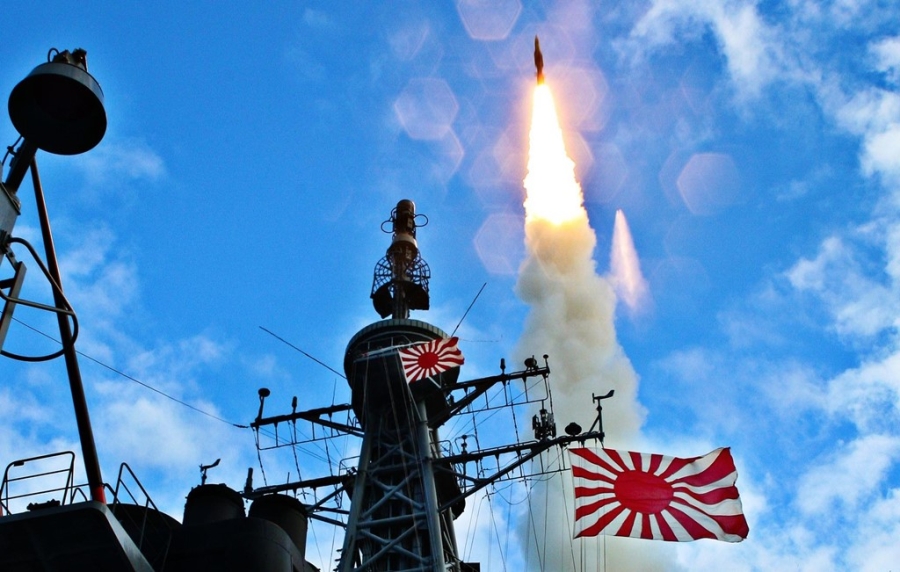 Tàu khu trục DDG-174 bắn tên lửa SM-2 trong một thử nghiệm. Ảnh: JMSDF