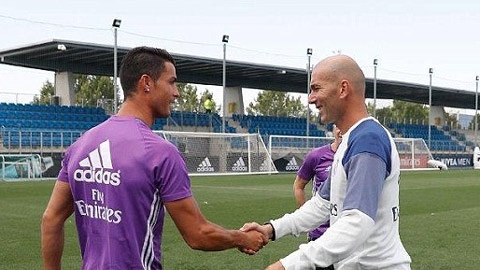 Ronaldo trở lại tập luyện tại Real