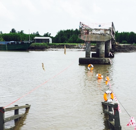 Cầu Ô Rô bị sập ngày 5/8 tại xã Đất Mũi.
