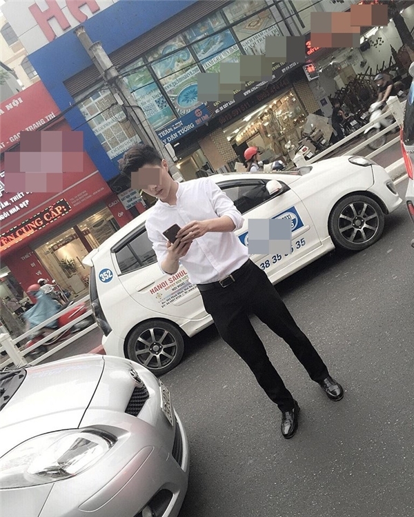 Bảnh bao đi bắt Pokémon, 2 hot boy vẫn bị ném đá vì… kém ý thức