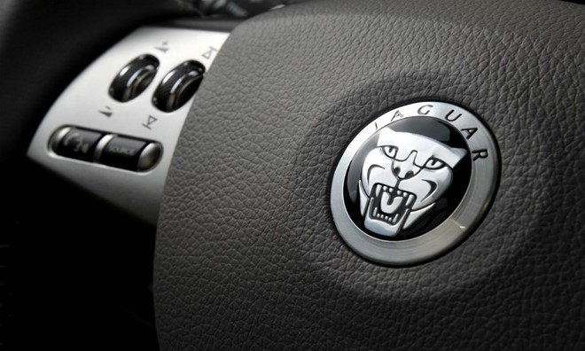 Jaguar Land Rover trieu hoi 54.000 xe do loi tui khi hinh anh 1