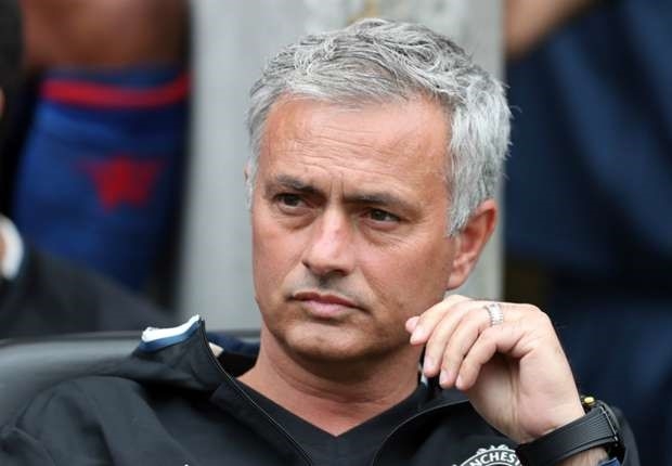 Jose Mourinho khong he hay biet an phat cua Pogba hinh anh 1