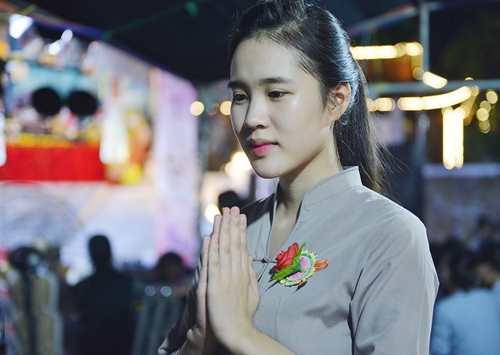 Lý do hoa huệ được mọi nhà cắm trên bàn thờ trong lễ cúng Vu Lan? - Ảnh 1