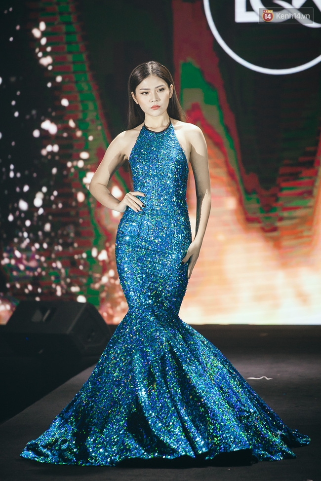Phí Phương Anh & Chúng Huyền Thanh team Hà Hồ suýt té ngã trên sàn catwalk - Ảnh 5.