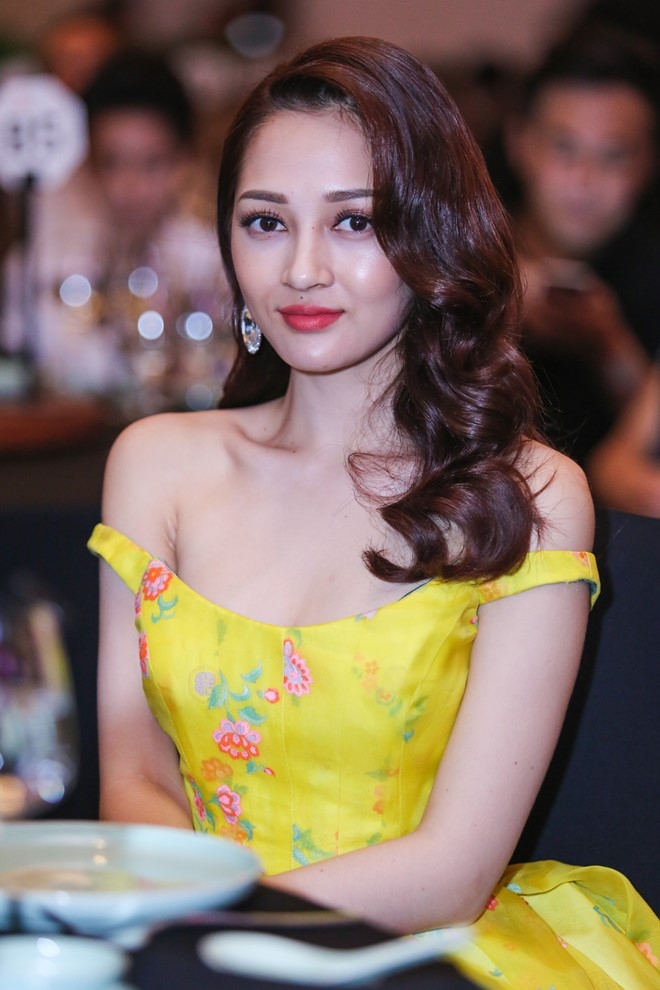Sao Viet khoe sac voc du dai tiec hinh anh 10