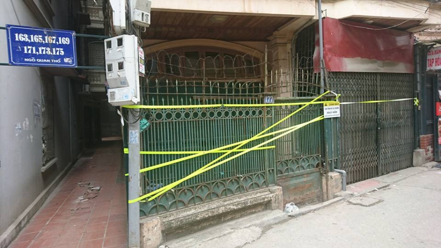 Nhà số 177 và 179 đã được chính quyền căng dây cảnh báo nguy hiểm.