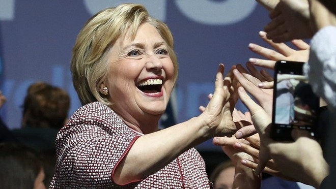 Ba Clinton kiem hon 10 trieu USD nam 2015 hinh anh 1