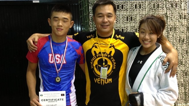 Vo si goc Viet cham tran doi thu bat bai hinh anh 2