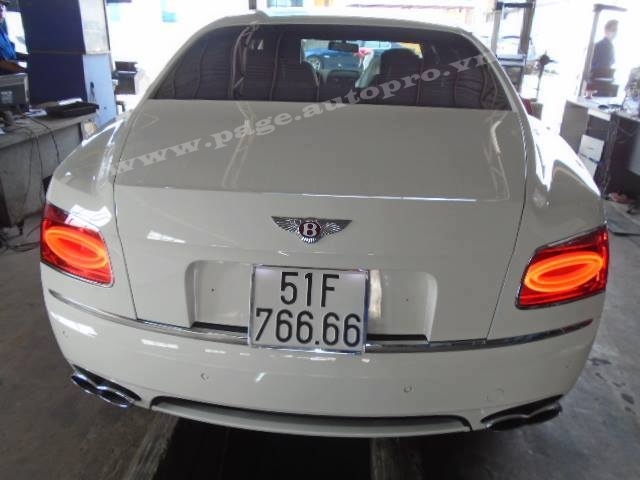  Tại thị trường Việt Nam, Bentley Flying Spur V8 có giá 10 tỷ Đồng. 