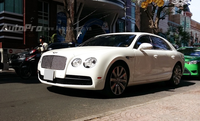  Bentley Flying Spur bản V8 khá được ưa chuộng. 