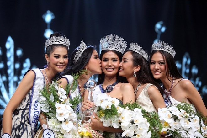 Nhan sắc Hoa hậu Hoàn vũ Thái Lan 2016