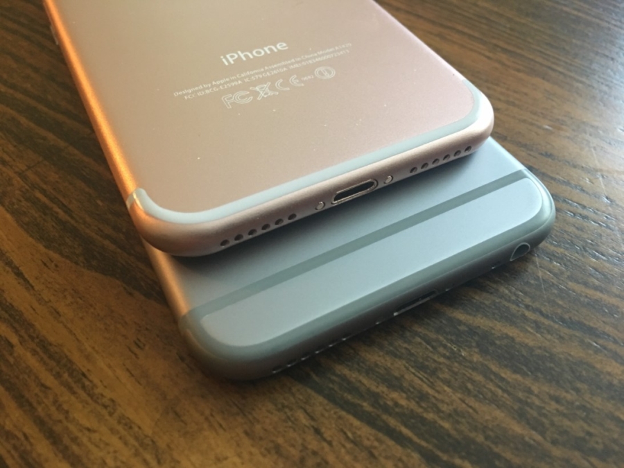 iPhone 7 vẫn có khác biệt lớn khi đặt cạnh iPhone 6s và iPhone SE - Ảnh 2. iPhone 7 vẫn có khác biệt lớn khi đặt cạnh iPhone 6s và iPhone SE - Ảnh 2.
