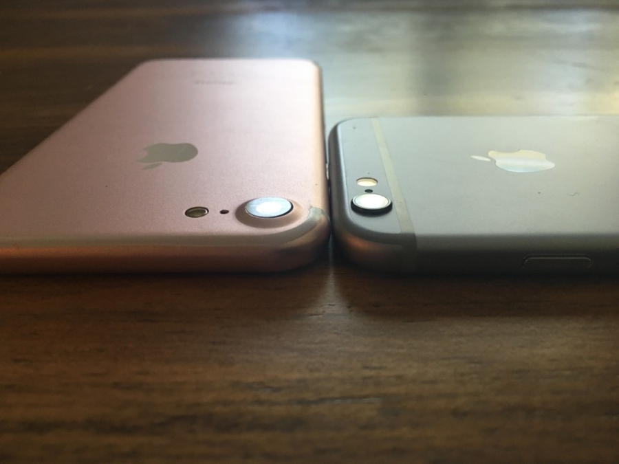iPhone 7 vẫn có khác biệt lớn khi đặt cạnh iPhone 6s và iPhone SE - Ảnh 2. iPhone 7 vẫn có khác biệt lớn khi đặt cạnh iPhone 6s và iPhone SE - Ảnh 2.