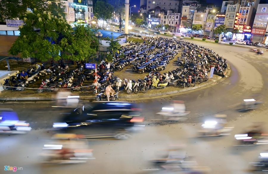 Bien nguoi doi mua du le Vu lan ngoai duong hinh anh 11