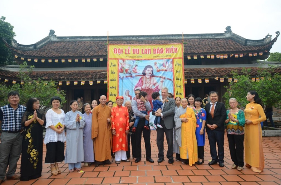 Dai su My le Phat bao hieu ngay Vu Lan hinh anh 13