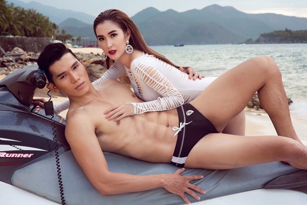 Học trò Phạm Hương nóng bỏng với bikini - ảnh 8