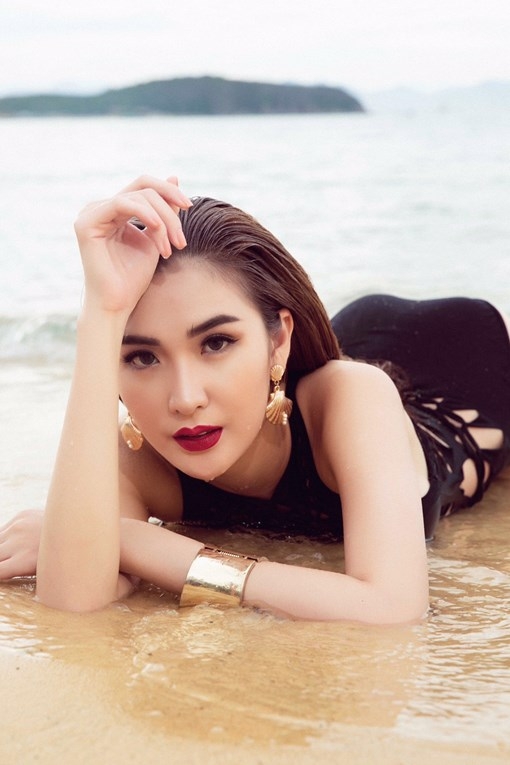 Học trò Phạm Hương nóng bỏng với bikini - ảnh 10