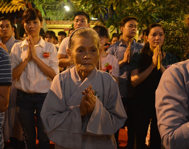  Nên mặc trang phục gọn, chọn tông màu giống áo tràng lam, hoặc nâu của các phật tử. Ảnh minh họa. 