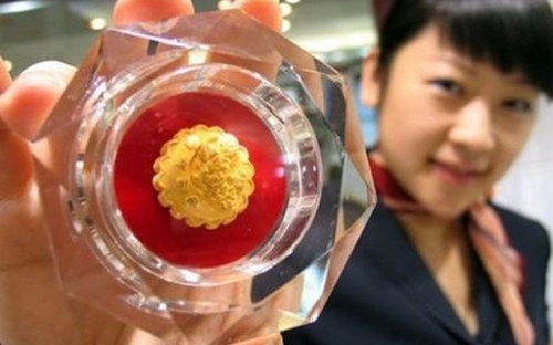 Lộ diện bánh trung thu xa xỉ đắt hơn vàng ròng - ảnh 2