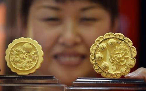 Lộ diện bánh trung thu xa xỉ đắt hơn vàng ròng - ảnh 8