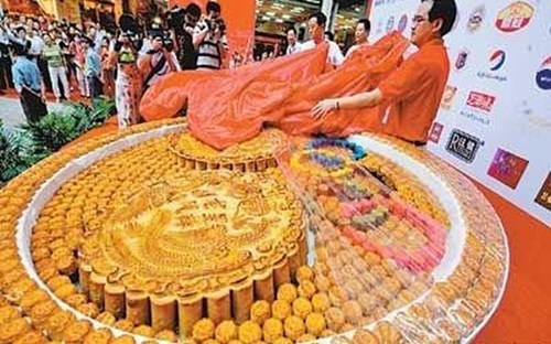 Lộ diện bánh trung thu xa xỉ đắt hơn vàng ròng - ảnh 14